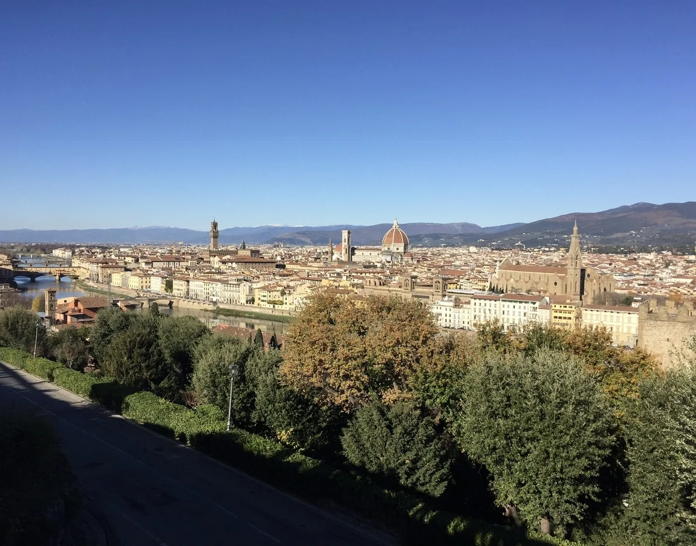 Firenze vista dal piazzale Michelangelo, la cupola che emerge dai tetti