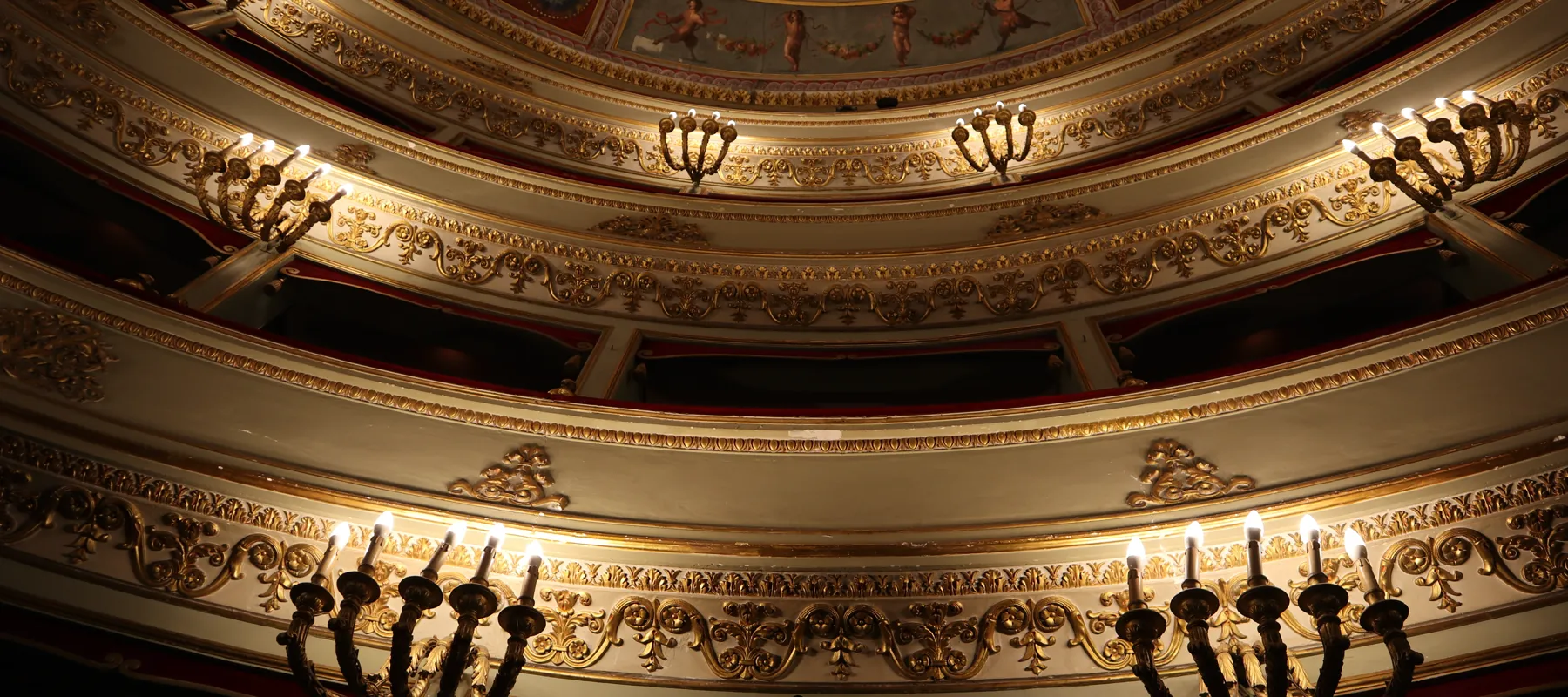 I palchi del Teatro Pergolesi di Jesi, uno dei teatri condominiali dell'Italia centrale